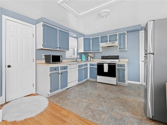 28 Jefferson Avenue, East Providence, RI 02915