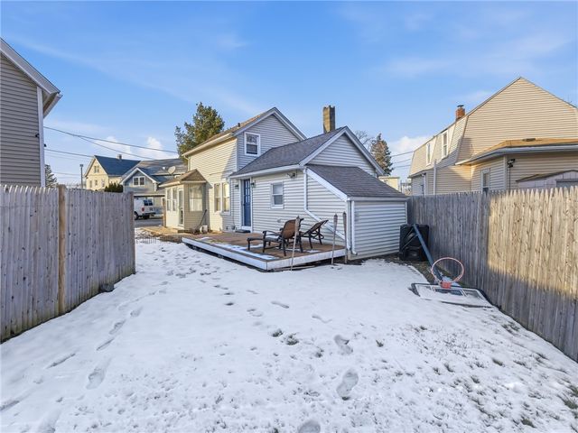 28 Jefferson Avenue, East Providence, RI 02915