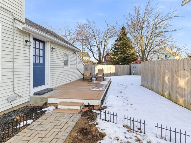 28 Jefferson Avenue, East Providence, RI 02915