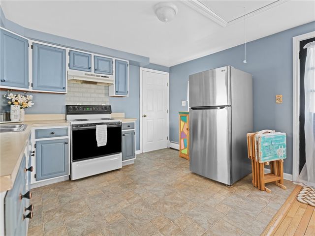 28 Jefferson Avenue, East Providence, RI 02915