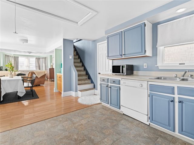 28 Jefferson Avenue, East Providence, RI 02915