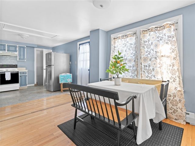 28 Jefferson Avenue, East Providence, RI 02915