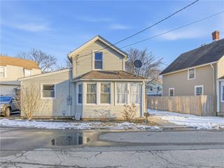 28 Jefferson Avenue, East Providence, RI 02915
