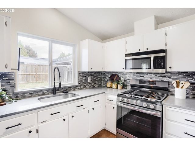 6147 Se GREEN Ct, Hillsboro, OR 97123