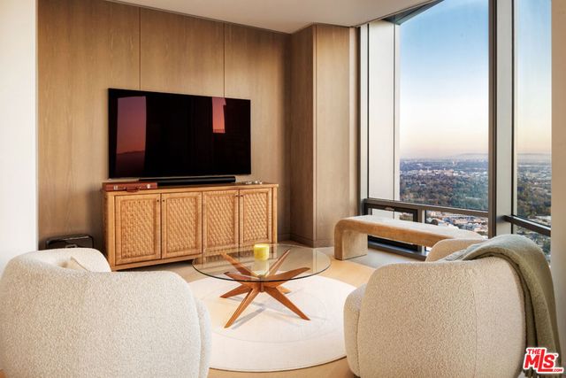 211 W Elm Court 7A, Los Angeles, CA 90067