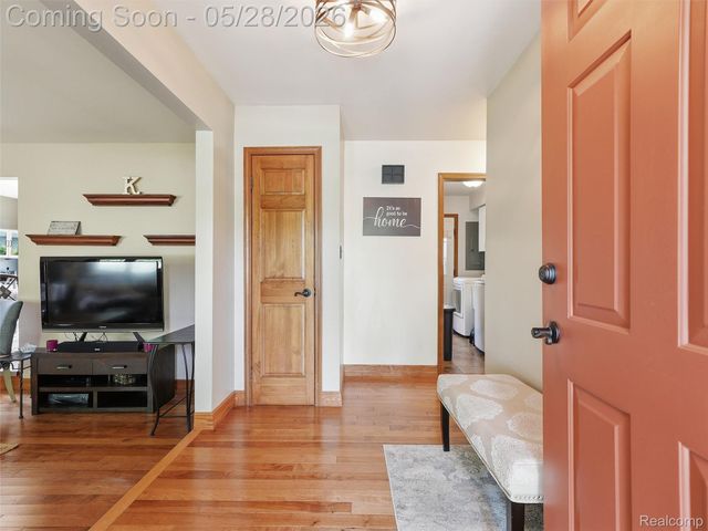 21156 Robinson Street, Farmington Hills, MI 48336
