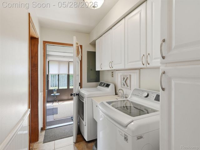 21156 Robinson Street, Farmington Hills, MI 48336