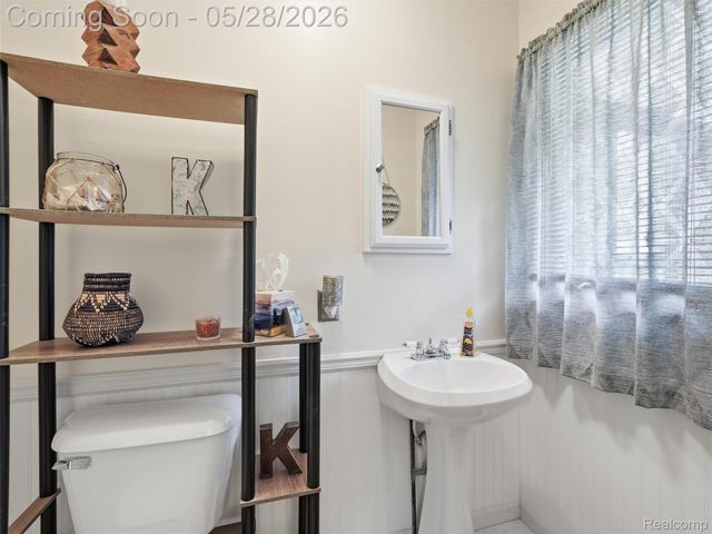 21156 Robinson Street, Farmington Hills, MI 48336