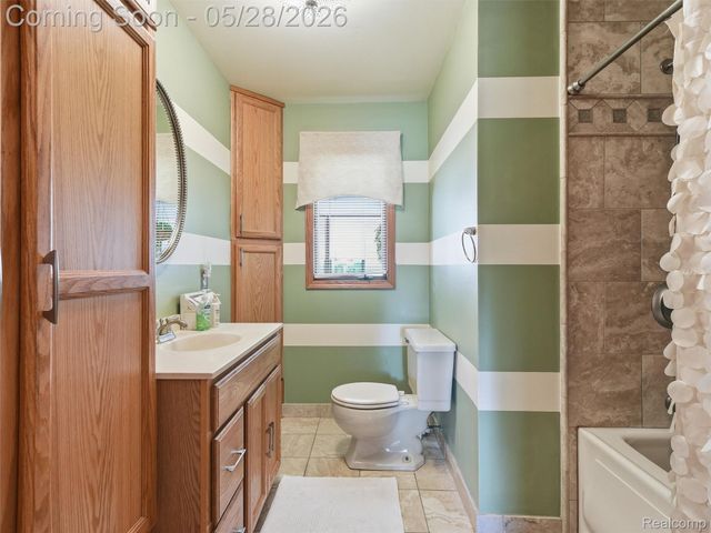 21156 Robinson Street, Farmington Hills, MI 48336