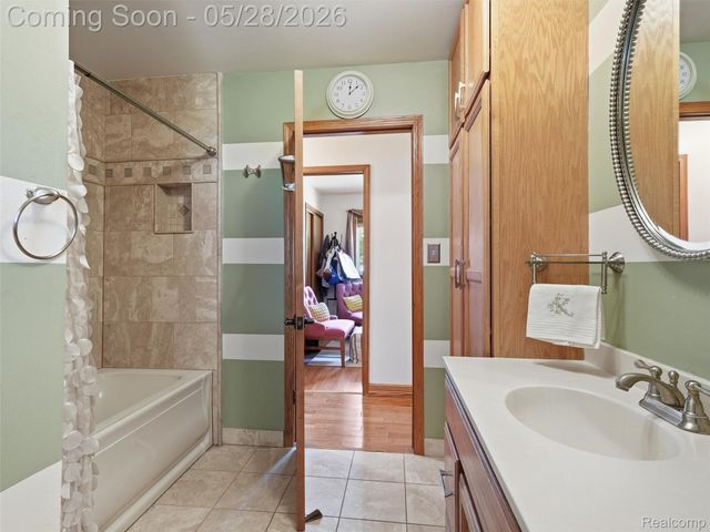 21156 Robinson Street, Farmington Hills, MI 48336