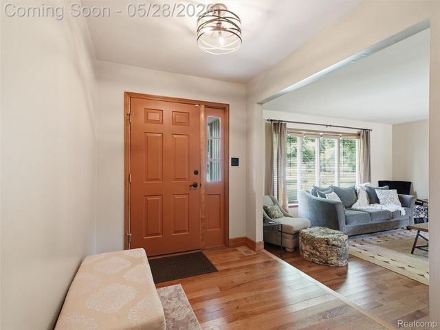 21156 Robinson Street, Farmington Hills, MI 48336