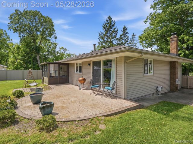 21156 Robinson Street, Farmington Hills, MI 48336