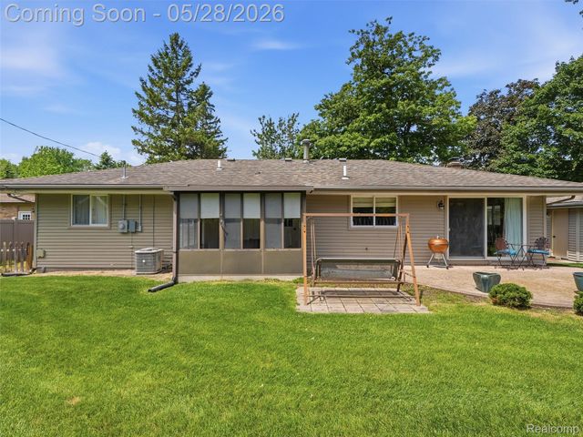 21156 Robinson Street, Farmington Hills, MI 48336