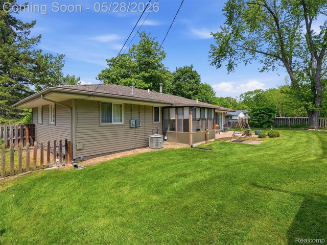 21156 Robinson Street, Farmington Hills, MI 48336