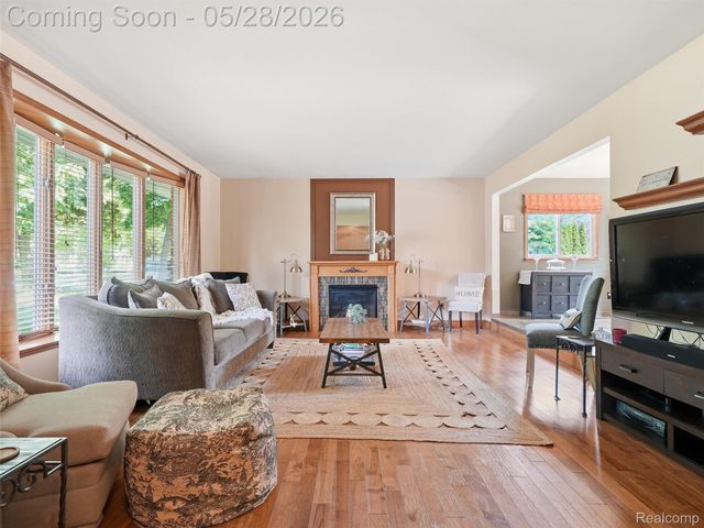 21156 Robinson Street, Farmington Hills, MI 48336