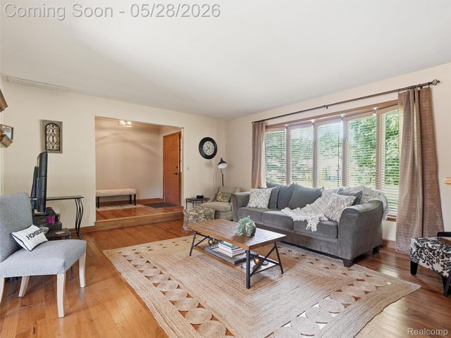 21156 Robinson Street, Farmington Hills, MI 48336