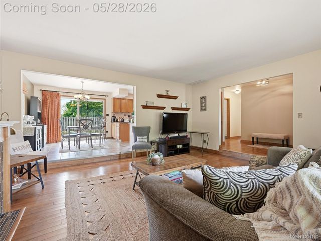 21156 Robinson Street, Farmington Hills, MI 48336