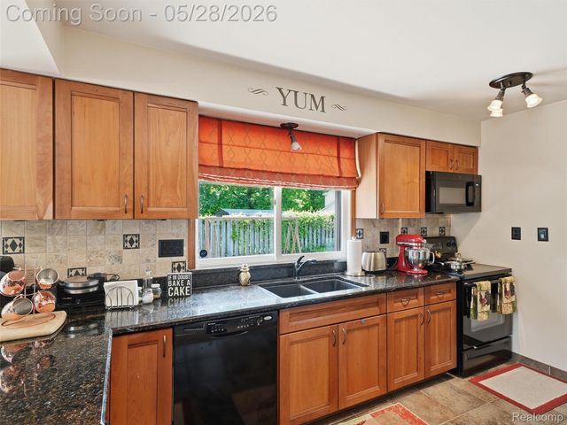 21156 Robinson Street, Farmington Hills, MI 48336