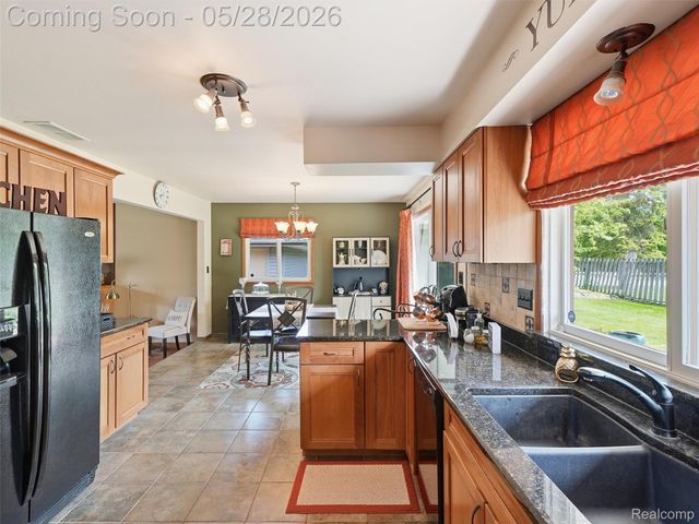 21156 Robinson Street, Farmington Hills, MI 48336