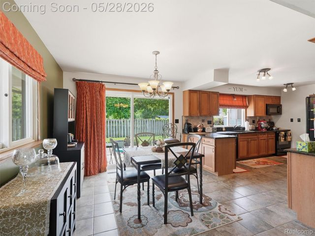 21156 Robinson Street, Farmington Hills, MI 48336