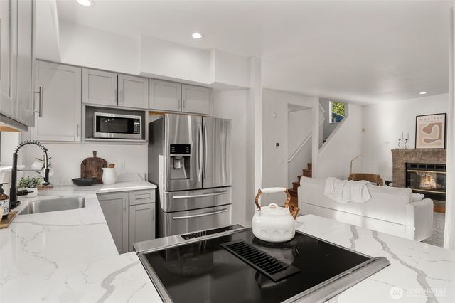 20721 122nd Place SE, Kent, WA 98031