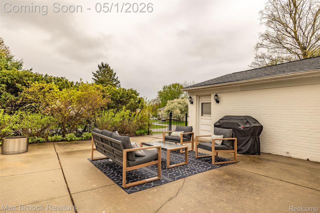 2275 Park Ridge Drive, Bloomfield Hills, MI 48304