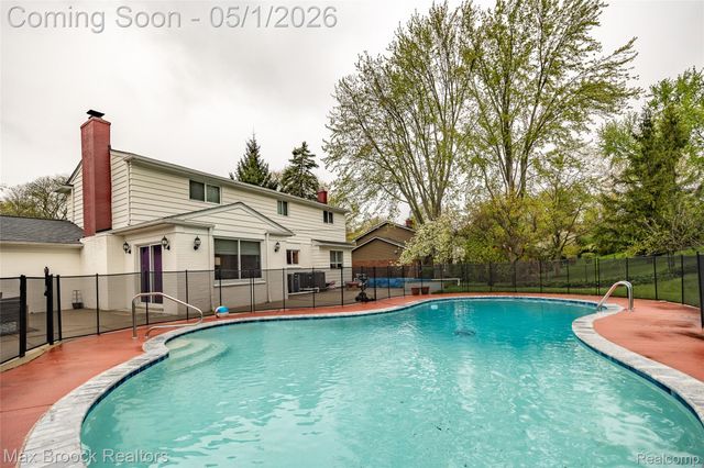 2275 Park Ridge Drive, Bloomfield Hills, MI 48304