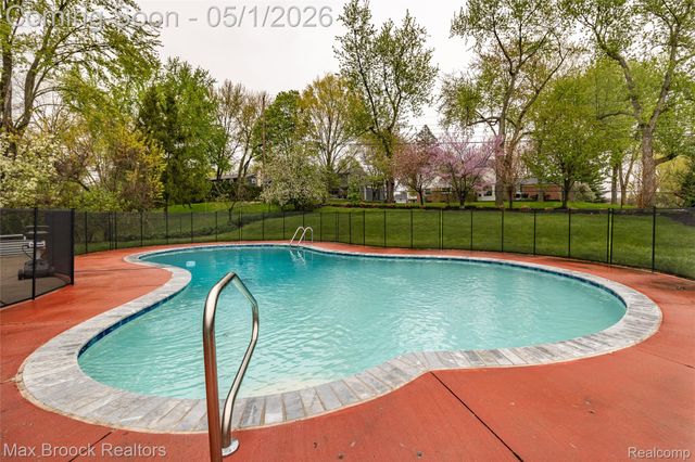 2275 Park Ridge Drive, Bloomfield Hills, MI 48304