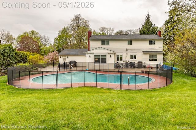 2275 Park Ridge Drive, Bloomfield Hills, MI 48304
