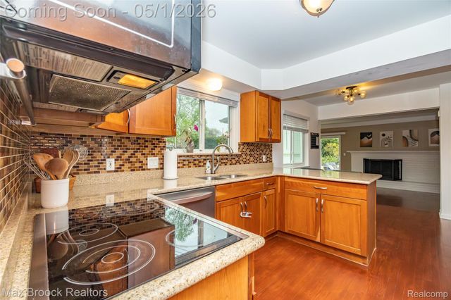2275 Park Ridge Drive, Bloomfield Hills, MI 48304