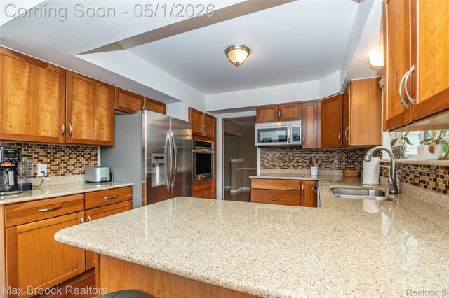 2275 Park Ridge Drive, Bloomfield Hills, MI 48304