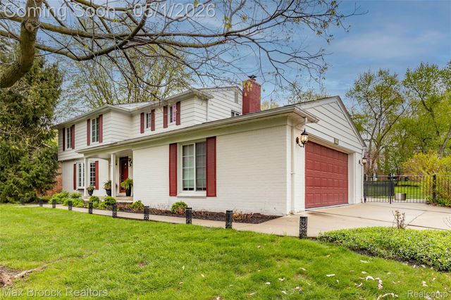 2275 Park Ridge Drive, Bloomfield Hills, MI 48304
