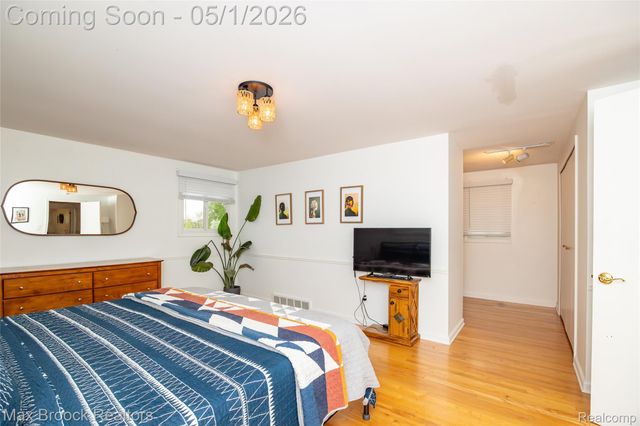 2275 Park Ridge Drive, Bloomfield Hills, MI 48304