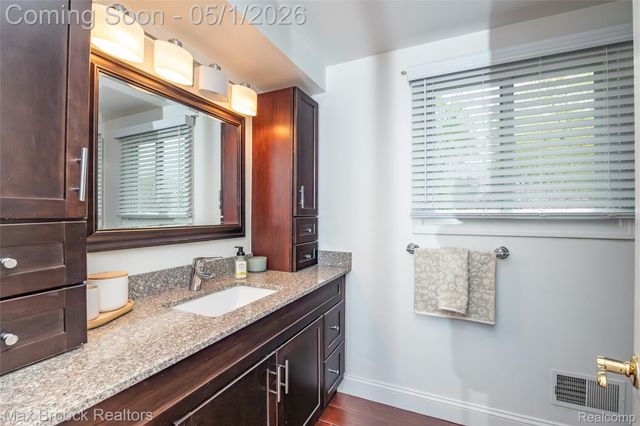 2275 Park Ridge Drive, Bloomfield Hills, MI 48304