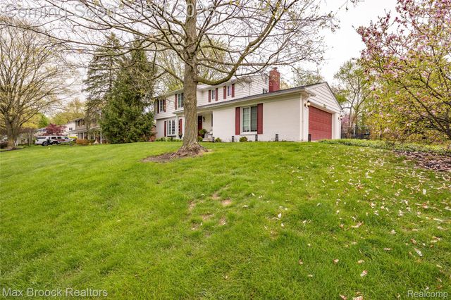 2275 Park Ridge Drive, Bloomfield Hills, MI 48304