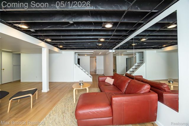 2275 Park Ridge Drive, Bloomfield Hills, MI 48304