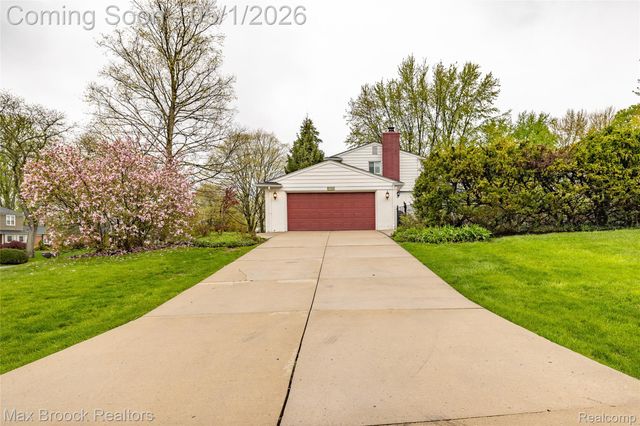 2275 Park Ridge Drive, Bloomfield Hills, MI 48304