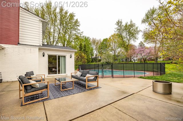 2275 Park Ridge Drive, Bloomfield Hills, MI 48304