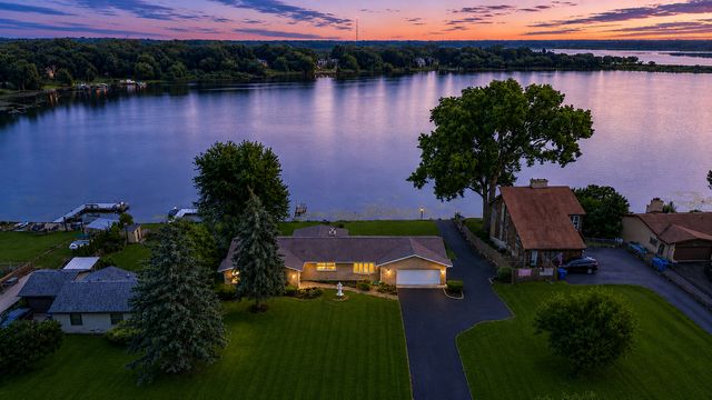 36897 N Nathan Hale Drive, Lake Villa, IL 60046