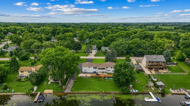 36897 N Nathan Hale Drive, Lake Villa, IL 60046
