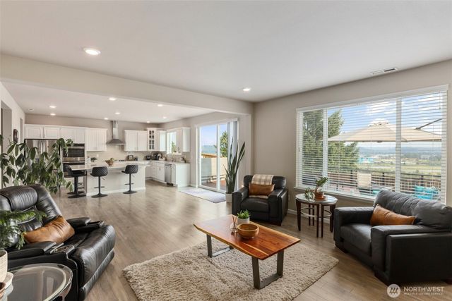 6651 S 298th Place, Auburn, WA 98001