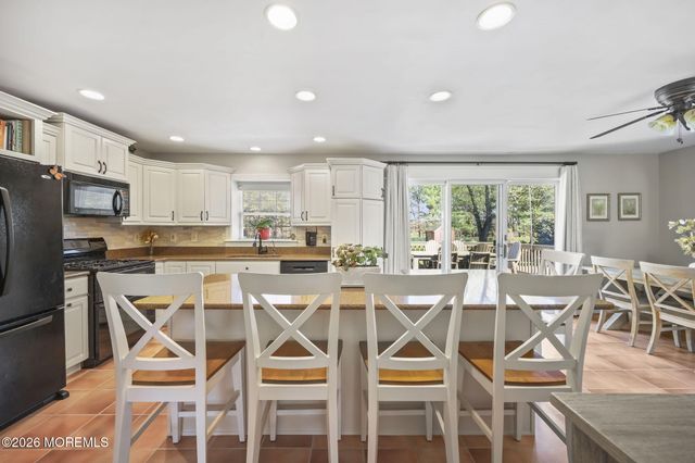9 Traymore Road, Freehold, NJ 07728