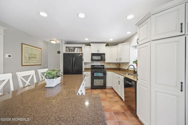 9 Traymore Road, Freehold, NJ 07728