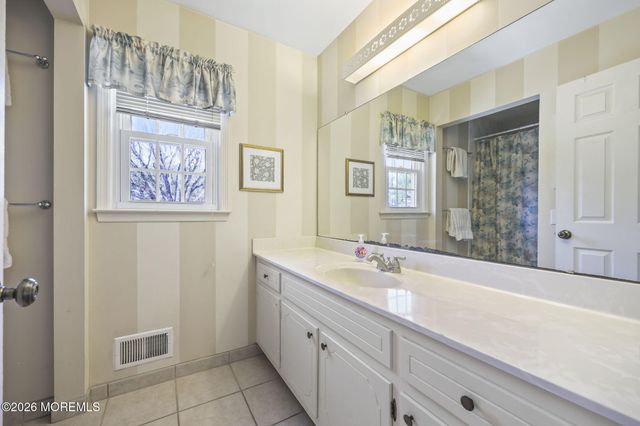 9 Traymore Road, Freehold, NJ 07728