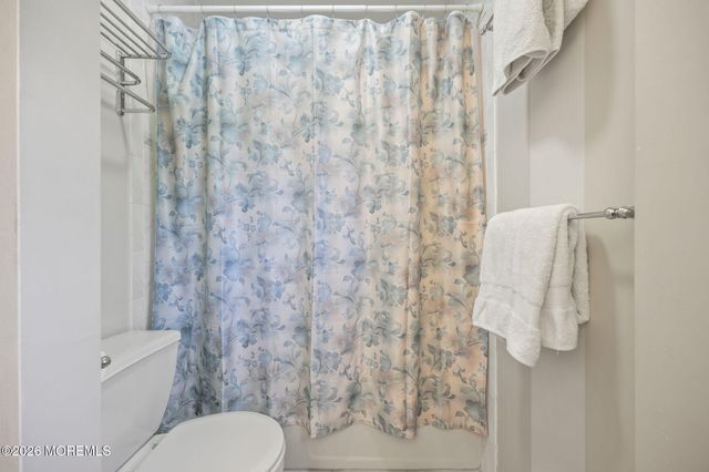 9 Traymore Road, Freehold, NJ 07728
