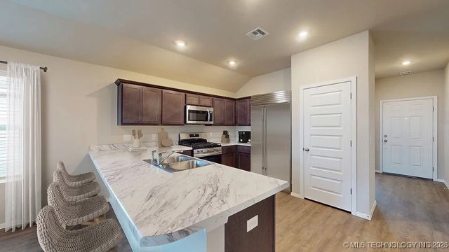 1625 E Gary Street, Broken Arrow, OK 74012