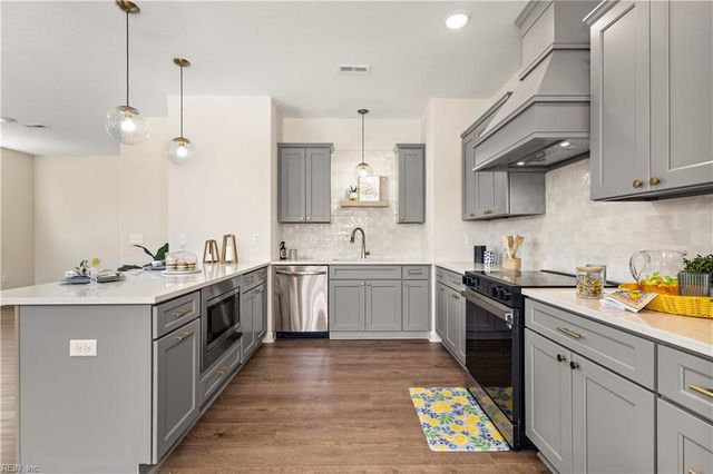 14307 Old Courthouse WAY G, Newport News, VA 23602