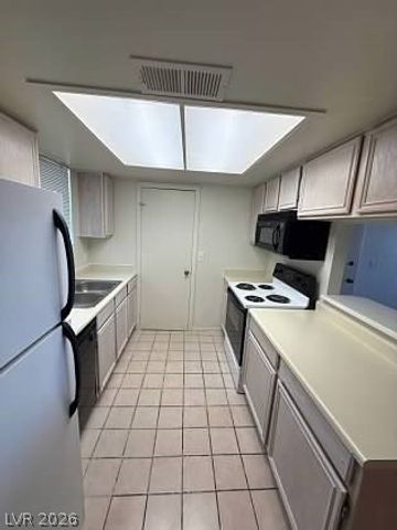 5795 Medallion Drive 202, Las Vegas, NV 89122