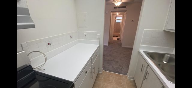 3160 HOLIDAY SPRINGS Boulevard 7-311, Margate, FL 33063