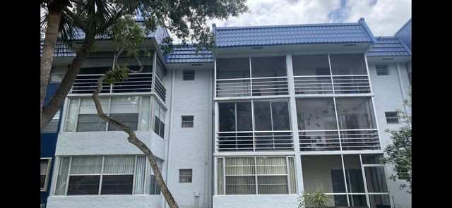 3160 HOLIDAY SPRINGS Boulevard 7-311, Margate, FL 33063